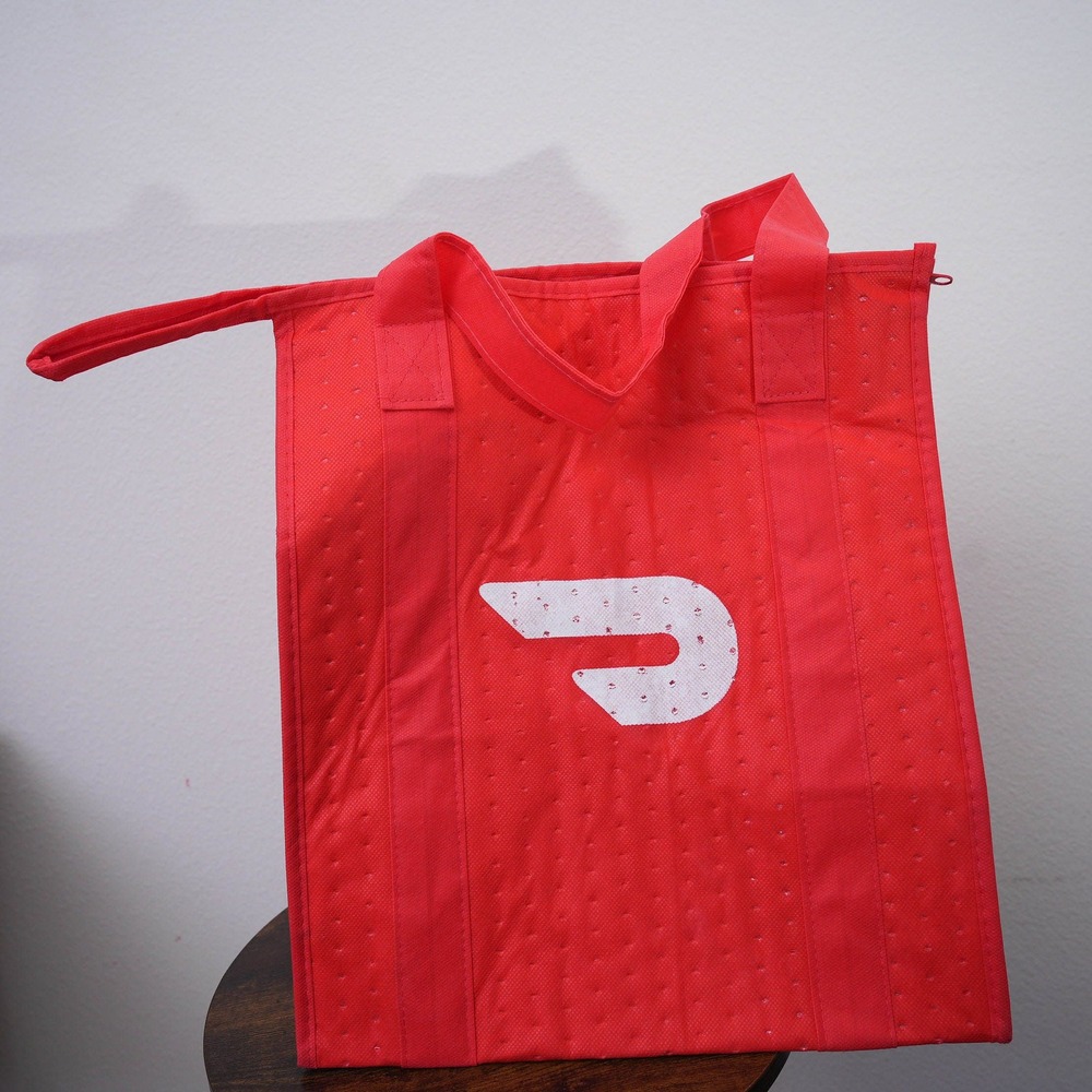 DoorDash Insulated Delivery Bag Red Thermal Food Carrier Tote Zippered 13x15